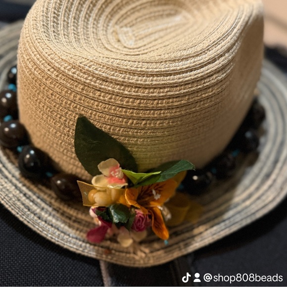 Meet your Posher, Amy, owner of 808BEADS x 808POSH - Picture 6 of 8